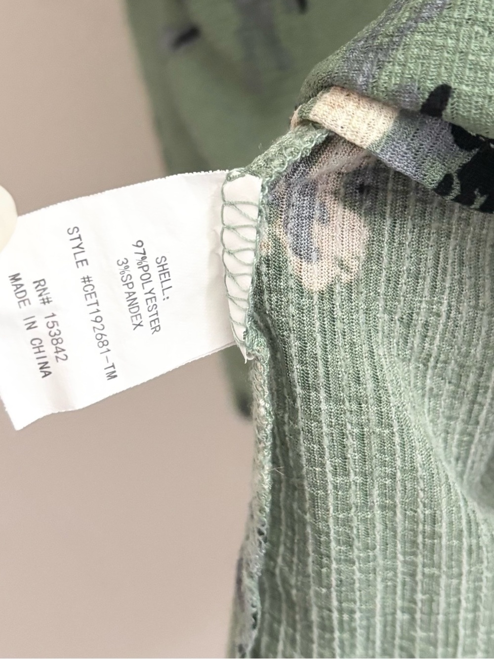 5/$15 🩷 MELLODAY Sage Green Floral Ruffle V-Neck Blouse - Picture 4 of 5